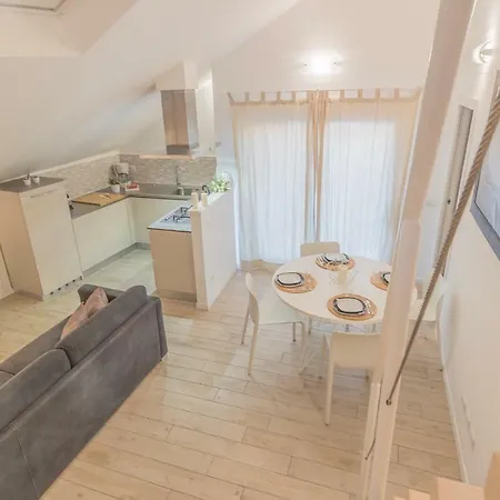The Sweet Square Flat Apartamento Varenna